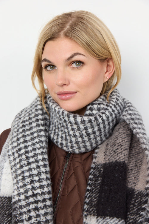 MITTA 1 Soft Chunky Knit Scarf in Monochrome Check Scarves Soya Concept